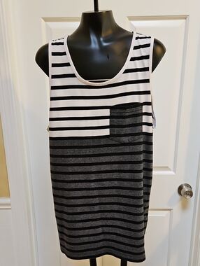 EZEKIEL Black and White Striped Tank Top Shirt w/Pocket - M